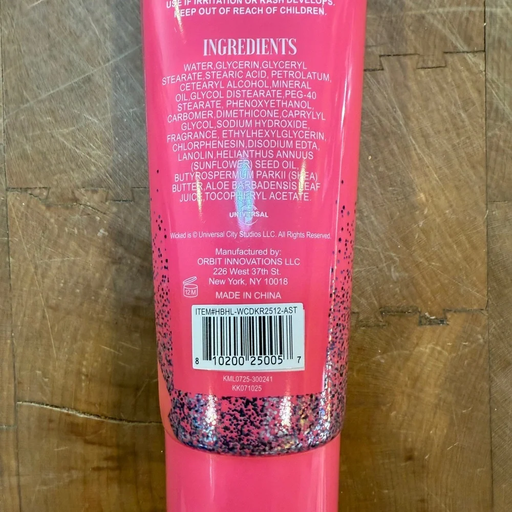 Wicked Pink Strawberry Lotion Hair Care Pink Brush Comb & Mirror Set NEW